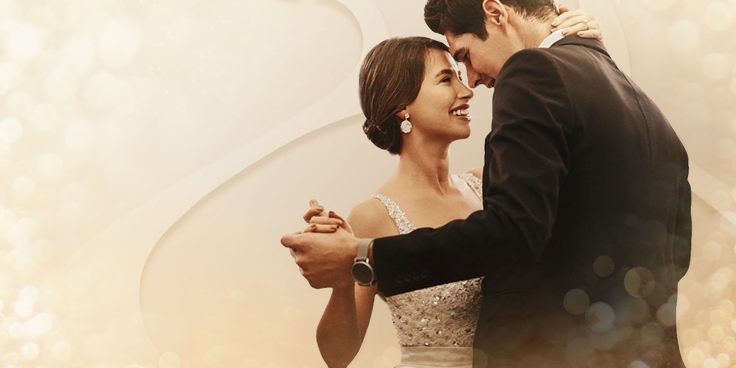 couple dancing at their wedding